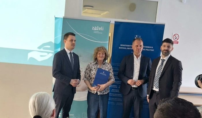 d83dffda-13d8-4c67-ba87-a8866aa9ff5f